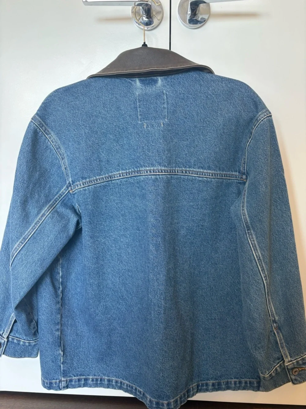Abercrombie & Fitch Blue Denim Jacket with Dark Contrast Collar - Picture 4 of 5